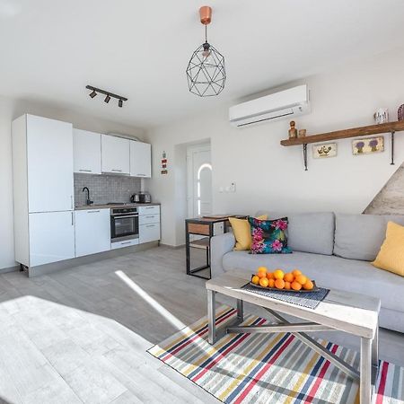 Izabela Apartment With Swimming Pool Babino Polje Exterior photo